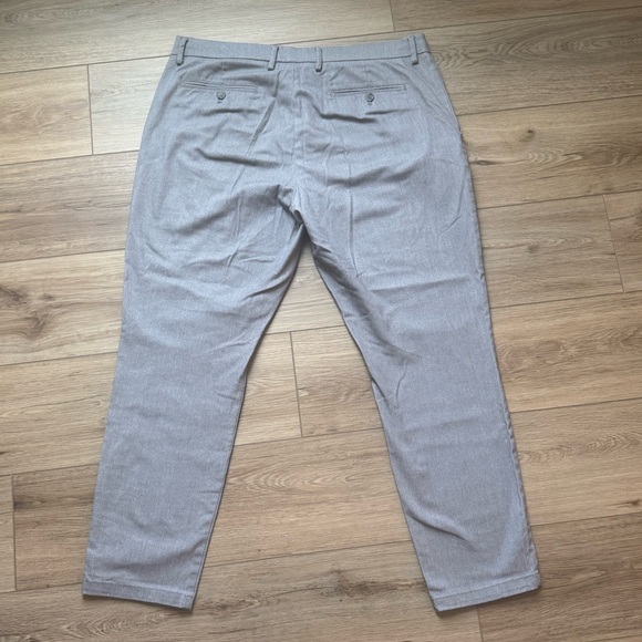 Old Navy Men’s Light Gray Chinos - Picture 3 of 4